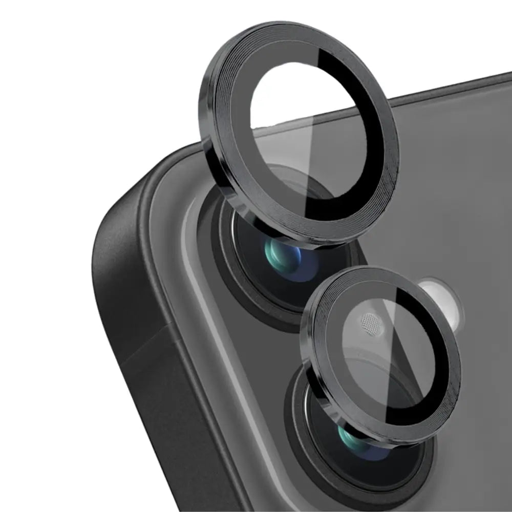 Kameran panssarilasi asennettuna iPhone 16:n kaksoiskamerajärjestelmään