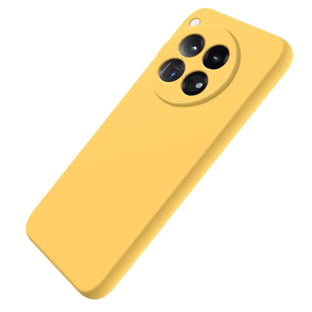 Keltainen OnePlus 12R silikonikuori kolmoiskamera-leikkauksella