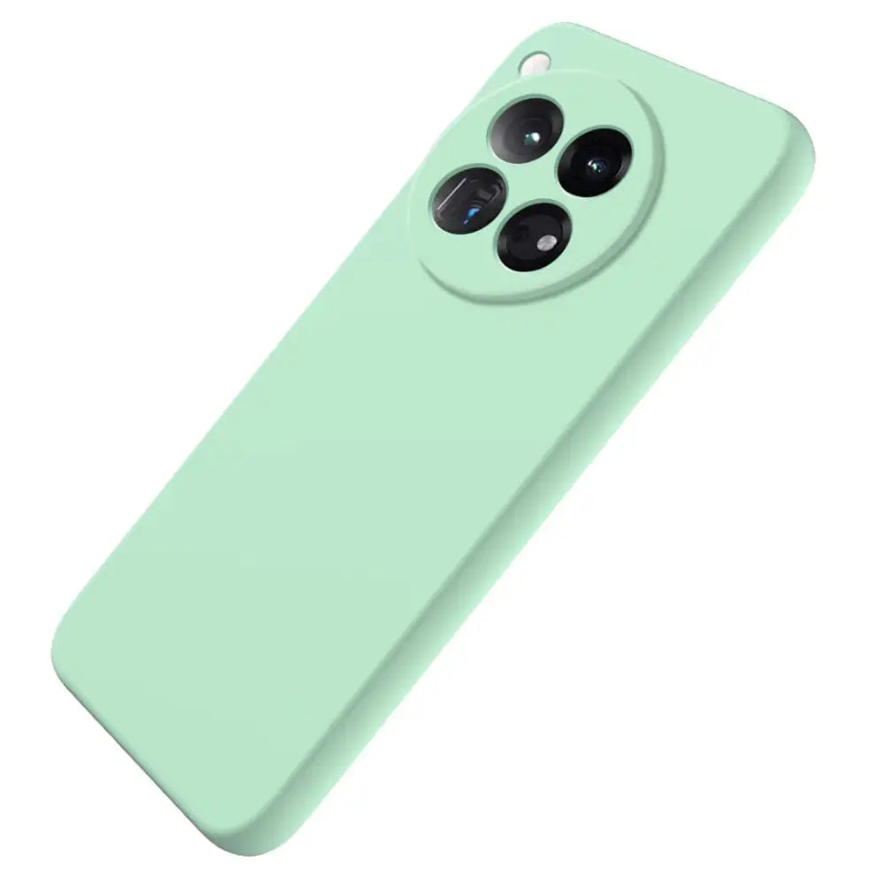 Mint vihreä OnePlus 12R silikonikuori, jossa on kolminkertainen kameraleikkaus