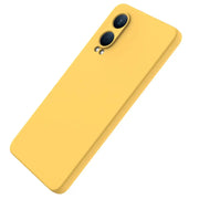 Keltainen lite silikonikuori OnePlus Nord CE 4:lle kaksoiskameraleikkauksilla