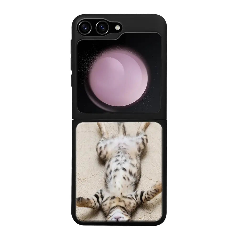 Samsung Galaxy Z Flip 5 kissa suojakuoret - Relaxing Cat - Ei