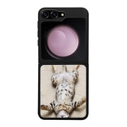 Samsung Galaxy Z Flip 5 kissa suojakuoret - Relaxing Cat - Ei